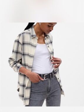GAP Ivory and Black Plaid Button-Down Oversized soft Shirt